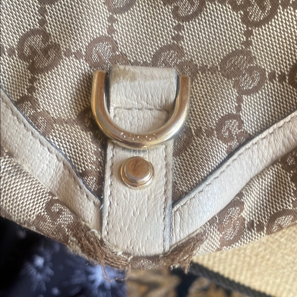 Gucci Cream and Brown Monogram Tote Bag - Picture 4 of 10